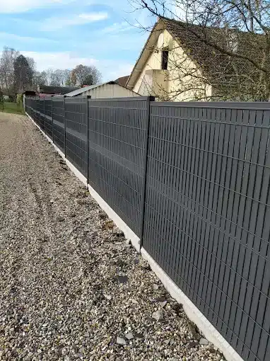Abattage et évacuation d'arbre par TESSON Espaces Verts à Royville